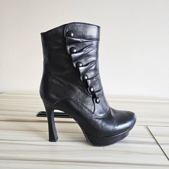 Earthies Ferrara Black Ruffled Leather Platform Heeled Ankle Boots Size 8 - Picture 2 of 11